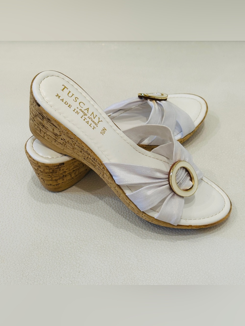 ❇️Tuscany white leather wedge sandals with gold buckle detail